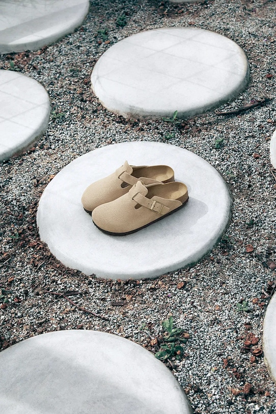 Birkenstock klapki zamszowe Boston 1030855 beżowy