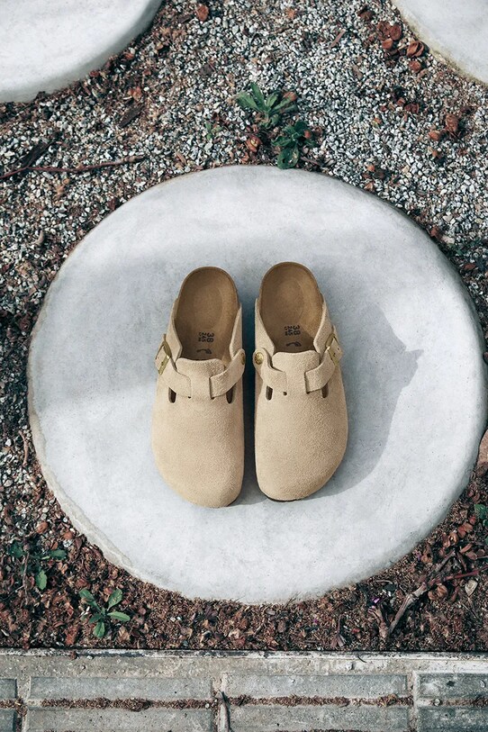 Birkenstock klapki zamszowe Boston 1030883 beżowy
