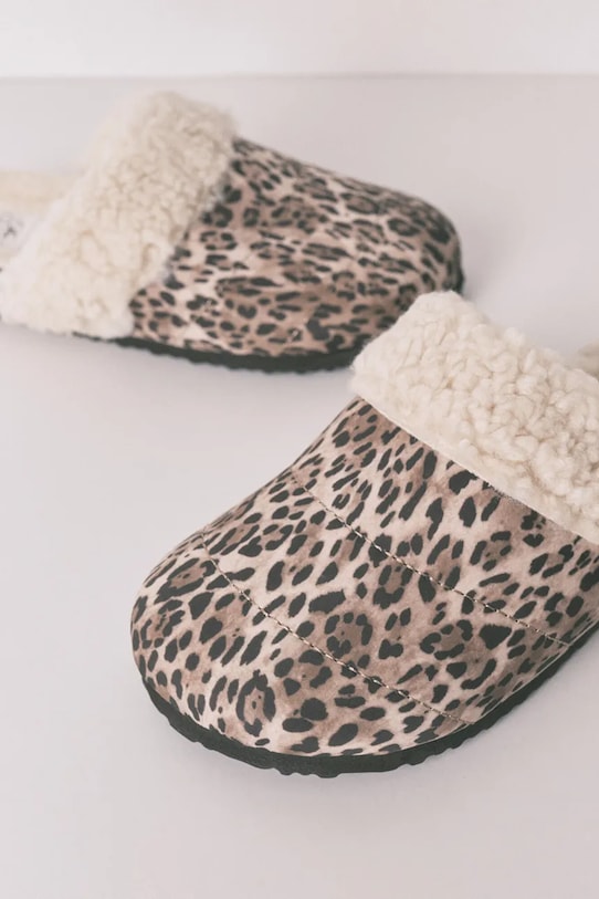 women'secret papuci de casă HOMEWEAR ANIMAL PRINT 4992535 maro AW25