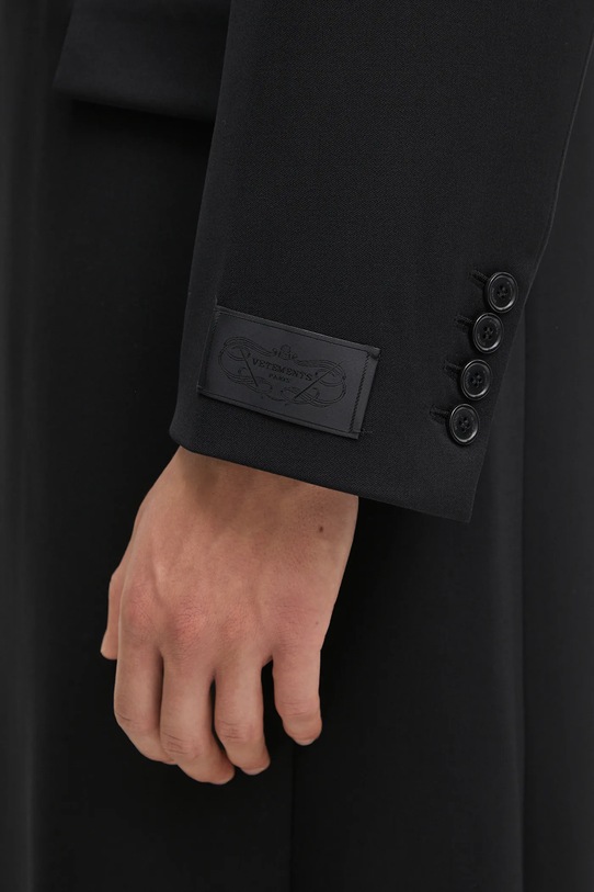 Пальто с шерстью VETEMENTS Tight Shoulder Tailored UH76TC900B чёрный