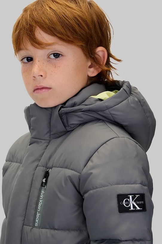 CHLAPEC Dětská zimní bunda Calvin Klein Jeans IB0IB01276.128.170.9BYA šedá