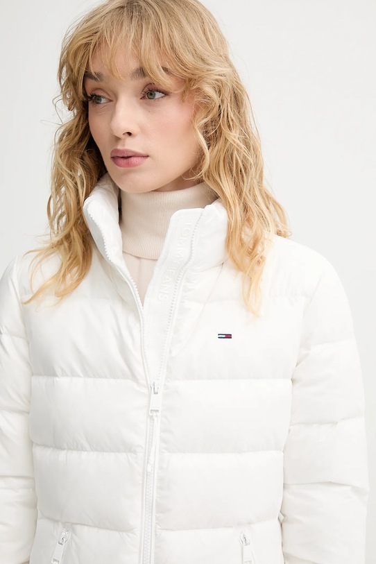 Páperová bunda Tommy Jeans biela DW0DW21618