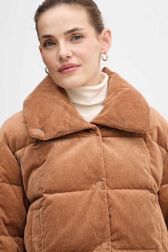 Μπουφάν από κοτλέ πουπουλένιο ύφασμα Calvin Klein Jeans καφέ LV044D527G