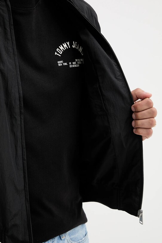 Куртка-бомбер Tommy Jeans DM0DM21668