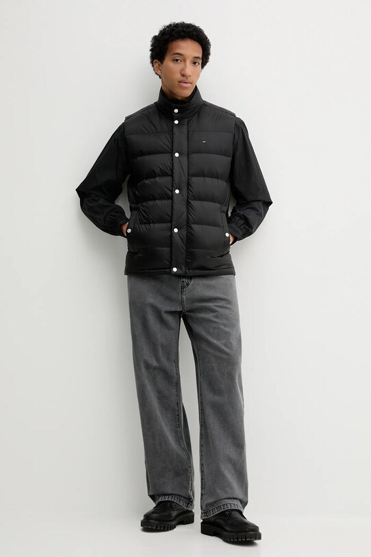 Pernati prsluk Tommy Jeans DM0DM21777 crna AW25