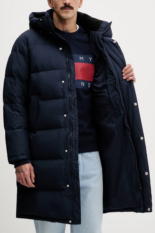Péřová bunda Tommy Jeans DM0DM22250 námořnická modř