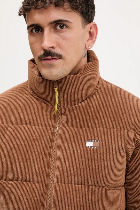 Tommy Jeans geacă din velur maro DM0DM22031