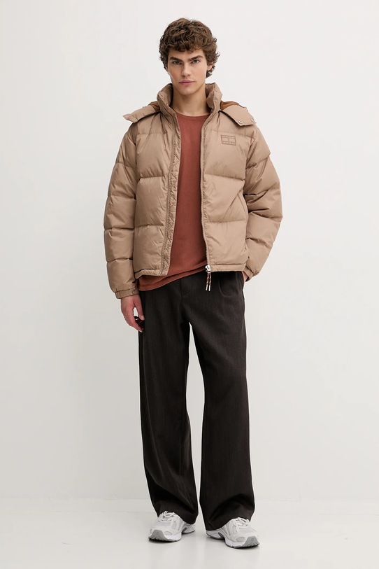 Péřová bunda Tommy Jeans DM0DM22036 hnědá AW25