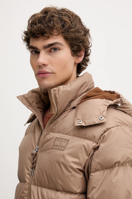 Péřová bunda Tommy Jeans DM0DM22036 hnědá