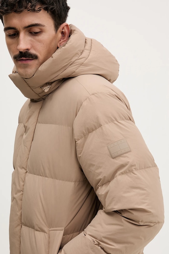 Péřová bunda Tommy Jeans béžová DM0DM22255