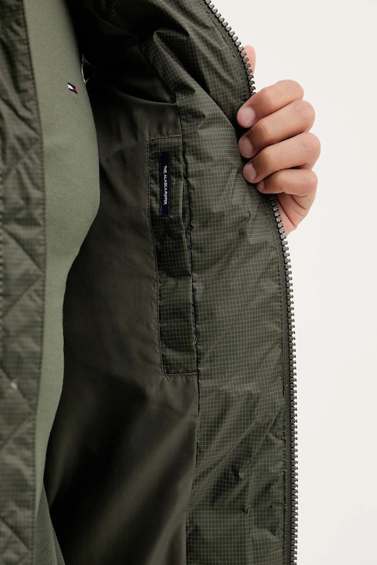 Αμάνικο από πούπουλα Tommy Jeans DM0DM22068