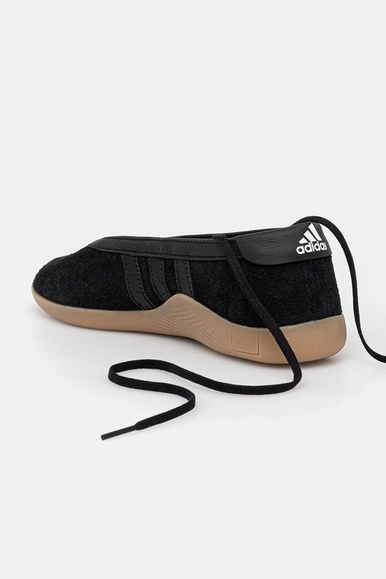Obuwie adidas Originals baleriny zamszowe Taekwondo Mei Ballet W JQ0669 czarny
