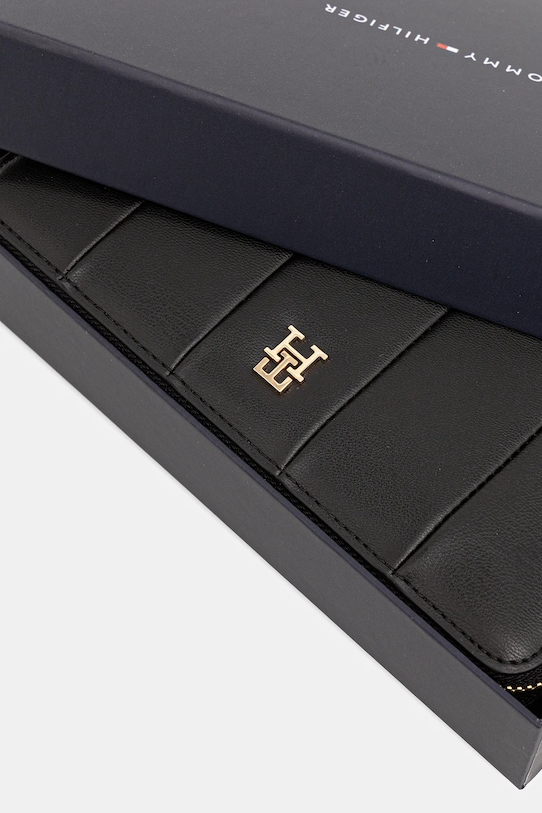 Novčanik Tommy Hilfiger crna AW0AW17747