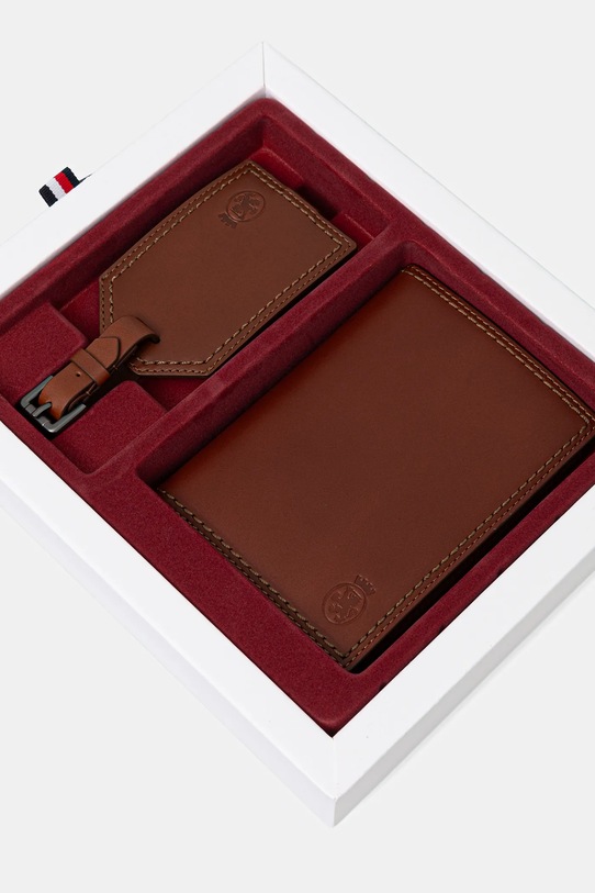 Tommy Hilfiger etui na paszport i zawieszka do bagażu AM0AM13780