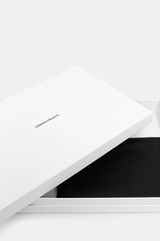 Common Projects saszetka skórzana Small Flat Pouch czarny 9187.7547