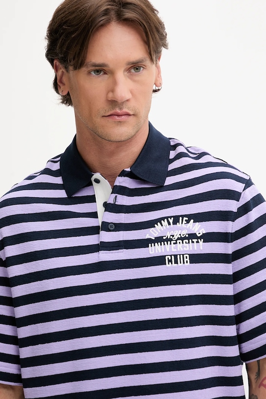 Pamučna polo majica Tommy Jeans ljubičasta DM0DM21786