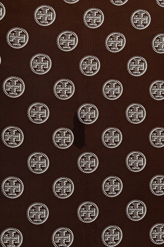 Tory Burch selyem kendő Medallion 171200.200 barna AW25