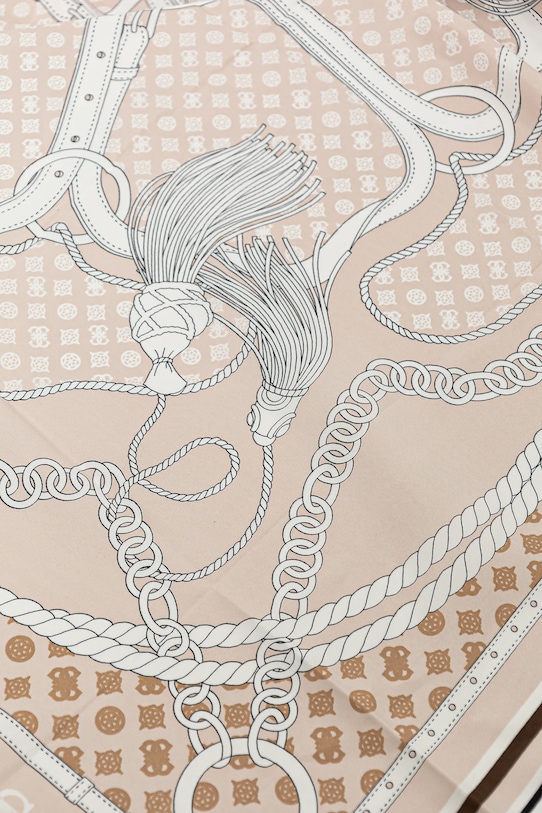 Платок Guess PHOEBE AW5340.POL03 бежевый AW25