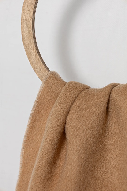 Vlnený šál Calvin Klein LV04D8033G hnedá AW25