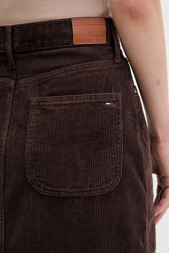 Menčestrová sukňa Tommy Jeans hnedá DW0DW21708