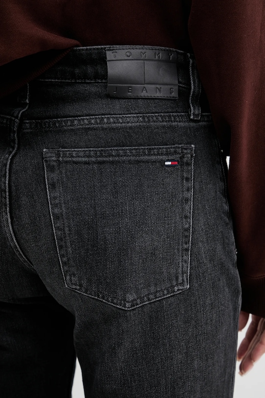 Джинсы Tommy Jeans чёрный DW0DW22132
