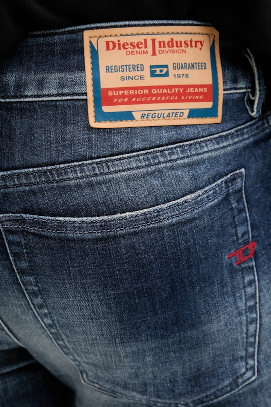 Diesel jeansy 1979 SLEENKER L.32 niebieski A03594.09L97