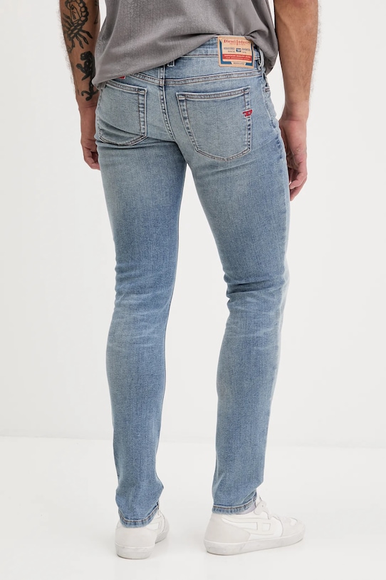 Odzież Diesel jeansy 1979 SLEENKER L.32 A03594.0DBDQ niebieski