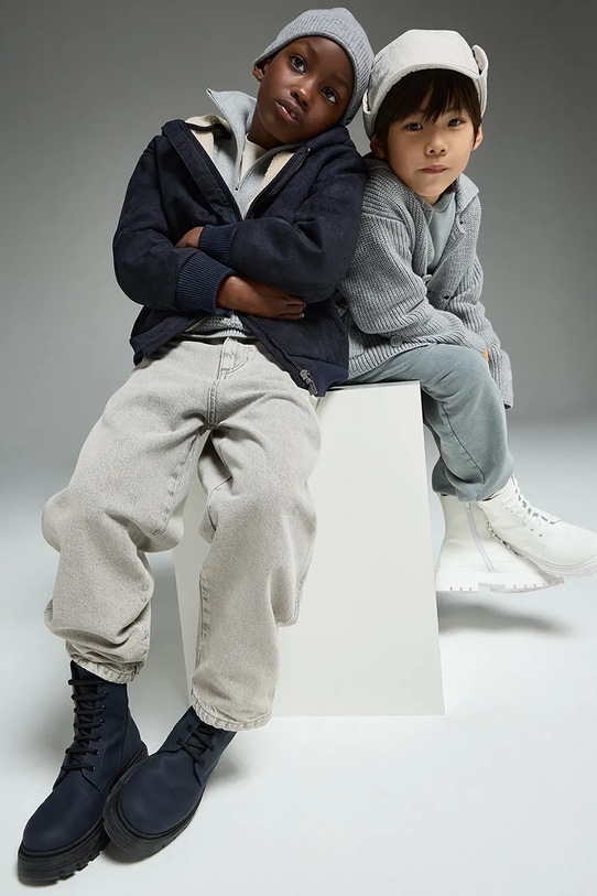 Emporio Armani jeansy dziecięce EB000526.AF16383 szary