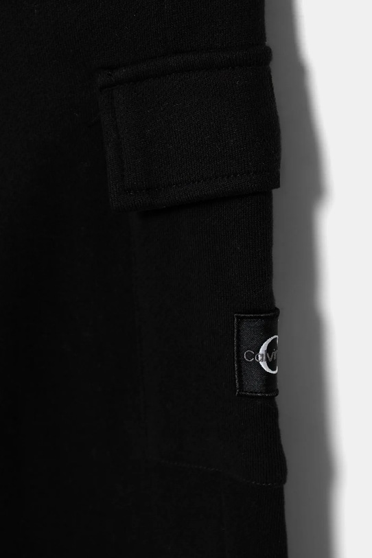 CHLAPEC Dětské bavlněné tepláky Calvin Klein Jeans IB0IB02199.9BYA černá
