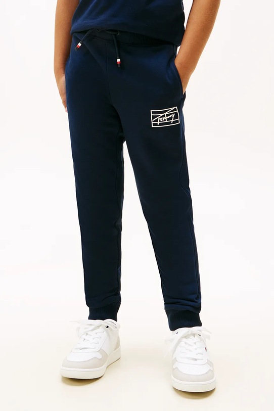 Chłopiec Tommy Hilfiger spodnie dresowe dziecięce KB0KB09967.9BYA granatowy