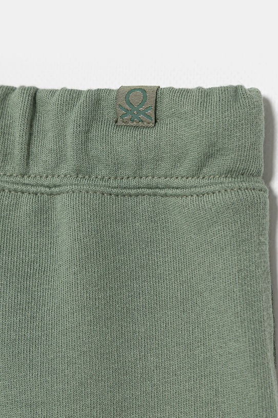 Chłopiec United Colors of Benetton spodnie dresowe bawełniane dziecięce 3J68GF027.P.Season.9BYA zielony