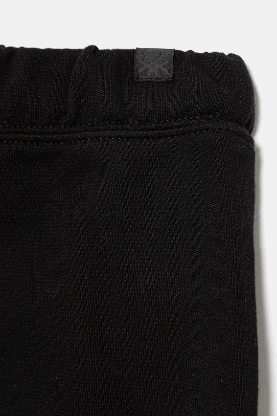 Chłopiec United Colors of Benetton spodnie dresowe bawełniane dziecięce 3J68GF027.P.Reprop.9BYA czarny