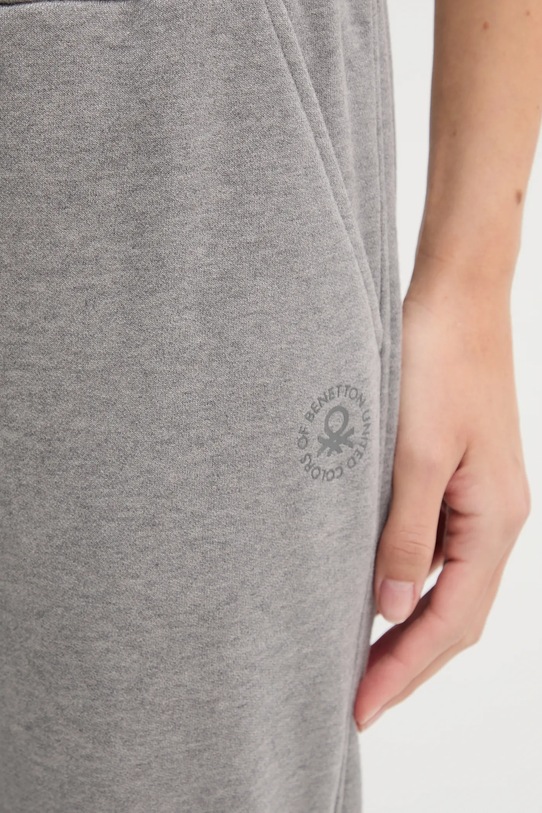Spodnji del trenirke United Colors of Benetton siva 3WNW3F04R
