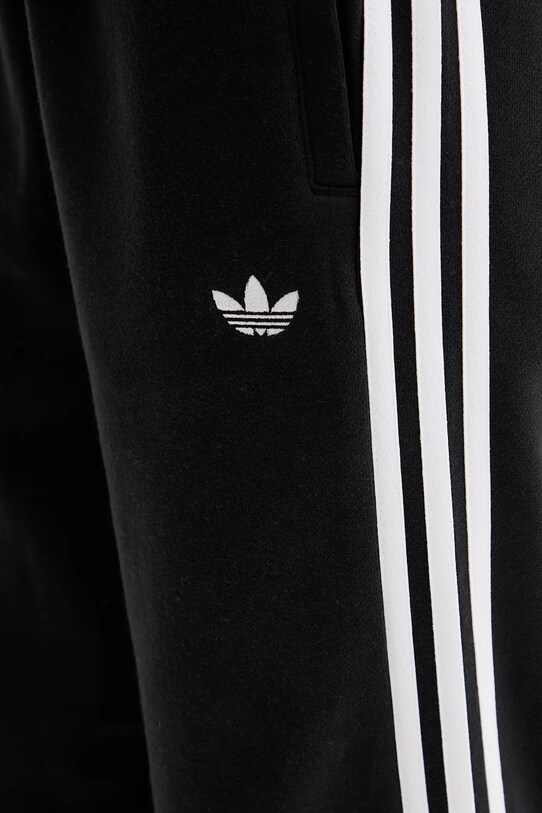 Βαμβακερό παντελόνι adidas Originals 3-Stripes μαύρο JV7458