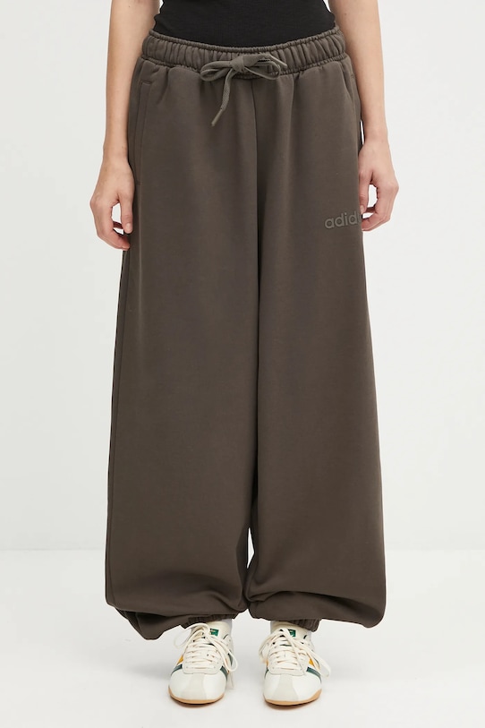 Памучен спортен панталон adidas Originals Essentials изчистен зелен JW0988