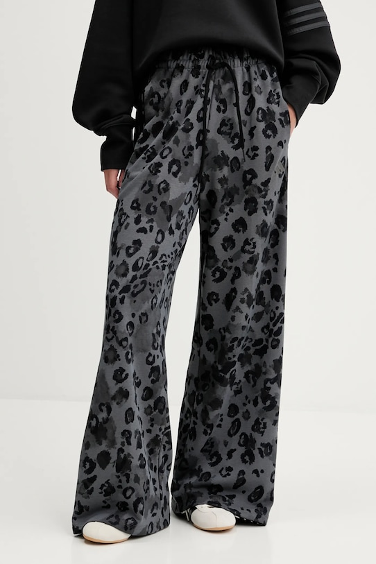 Спортивные штаны adidas Essentials аппликация серый JM1839