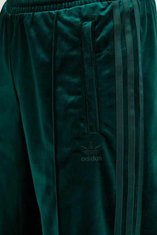Velurové teplákové kalhoty adidas Originals Velvet Tp zelená JV7509