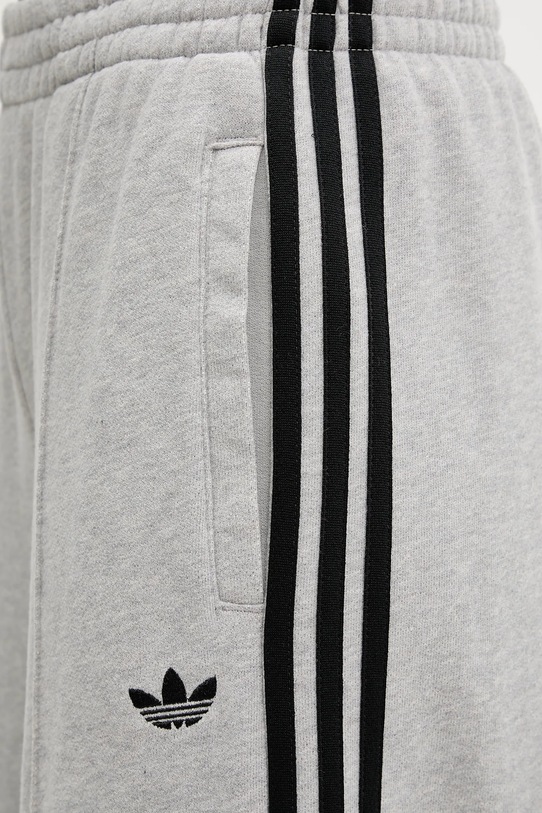 Бавовняні спортивні штани adidas Originals 3-Stripes сірий JV7476