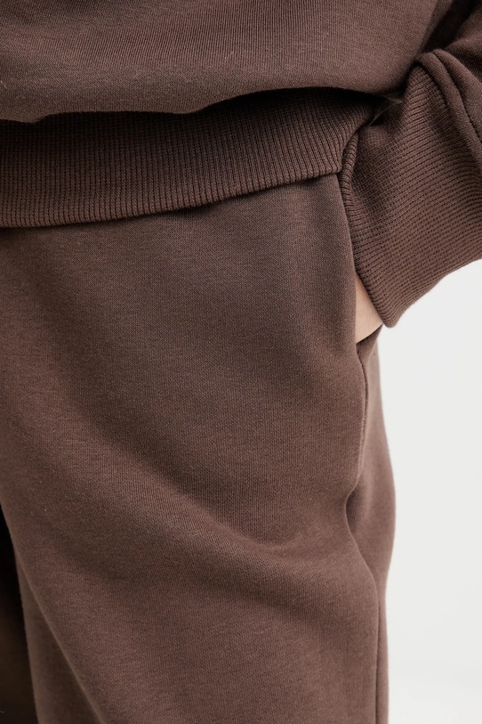 MUUV. pantaloni de trening MUUV..x.Answear maro DRES.PROSTA.NOGAW.RAIZ