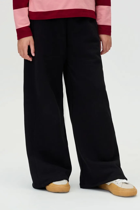 Дитячі спортивні штани Calvin Klein Jeans чорний IG0IG03024.116.9BYA