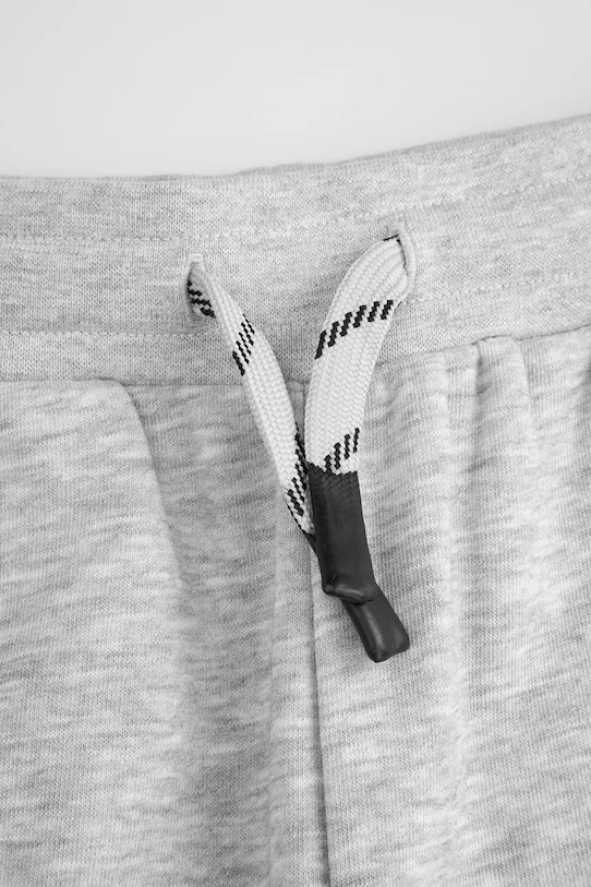 Coccodrillo spodnie dresowe bawełniane dziecięce szary ZC5120104RGJ