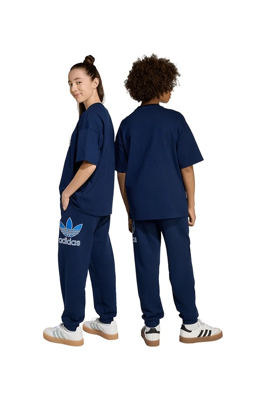 Dětské bavlněné tepláky adidas Originals JV8577 námořnická modř