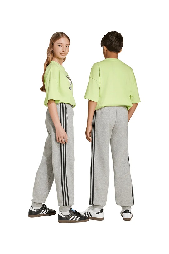 Otroški spodnji del trenirke adidas Originals JW1090 siva