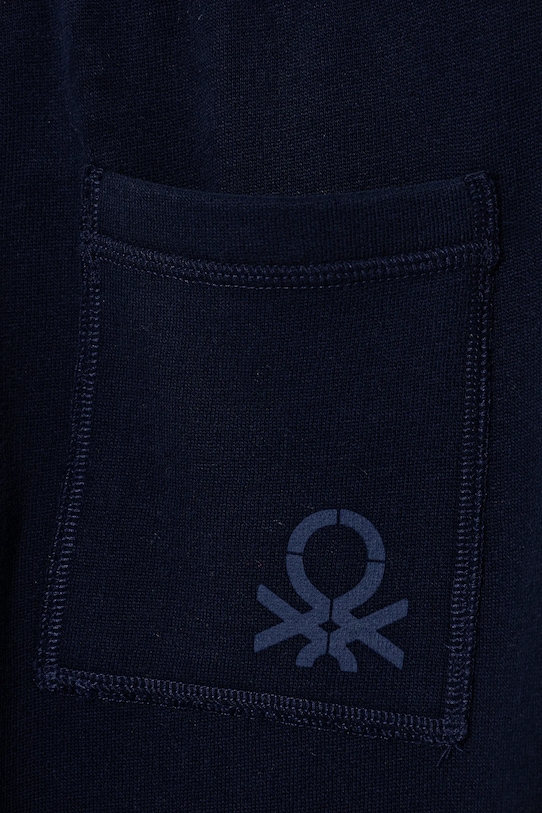 Chłopiec United Colors of Benetton spodnie dresowe dziecięce 3EB5CF05L.G.reproposed granatowy