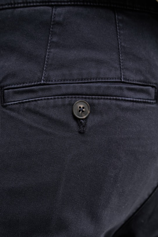 United Colors of Benetton spodnie chinos męskie bawełniane z elastanem granatowy 4TZYUF04P