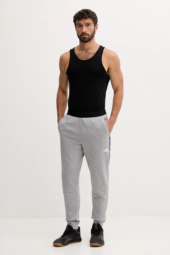 Hlače za vadbo The North Face NF0A893SEB91 siva AW25