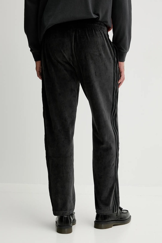 Odzież adidas Originals spodnie welurowe Sst Tp JW8377 czarny