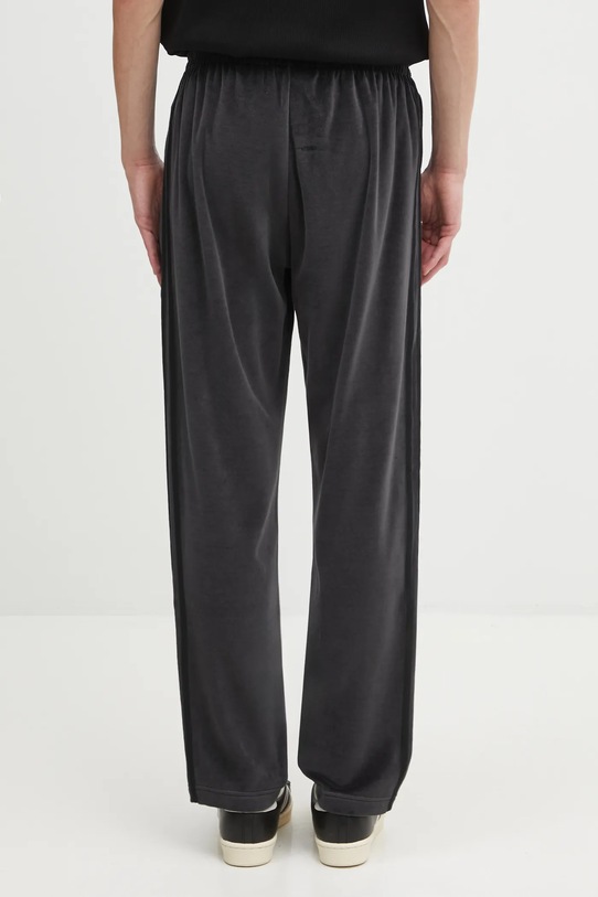 Дрехи Кадифен панталон adidas Originals Sst Tp JW8377 черен