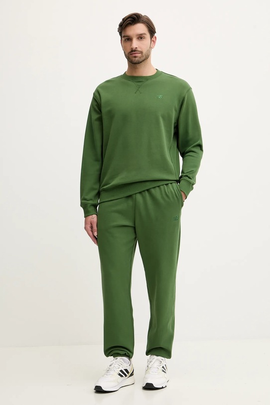 New Balance spodnie dresowe bawełniane MP41508DAE zielony AW25