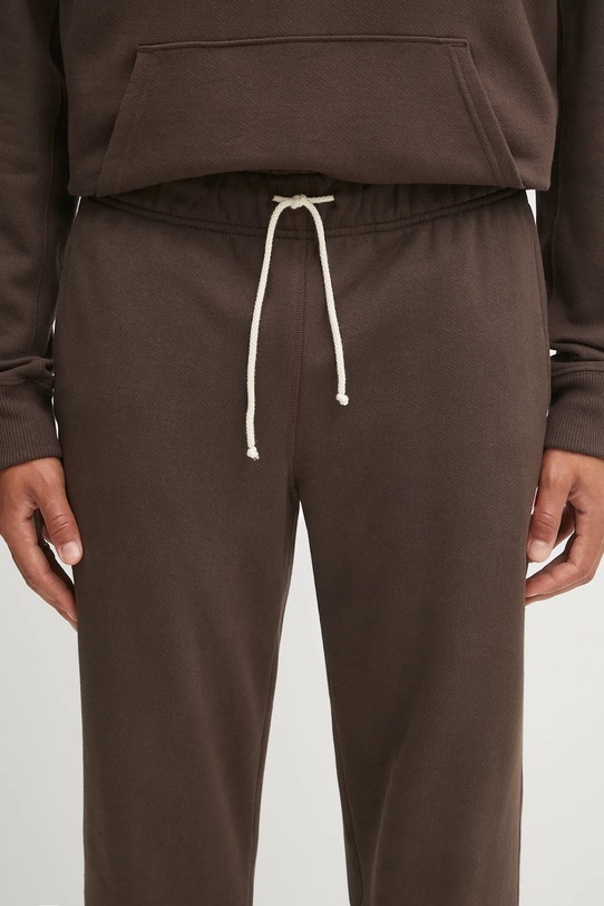 New Balance spodnie dresowe bawełniane MADE IN USA brązowy MP43547RHE